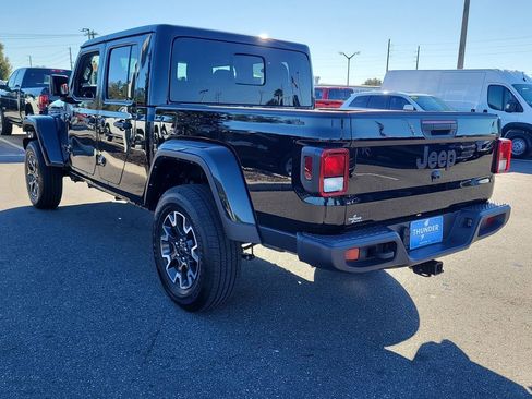 Used 2024 Jeep Gladiator Sport w/ Premium Package image 3