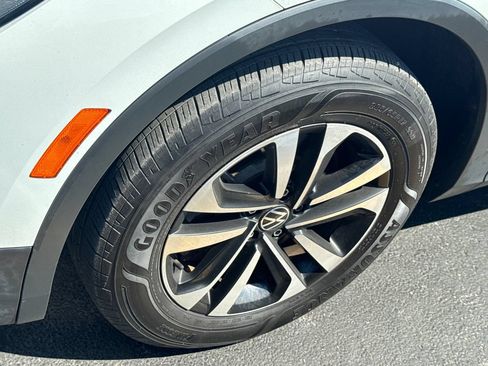 Used 2022 Volkswagen Tiguan S FWD image 9