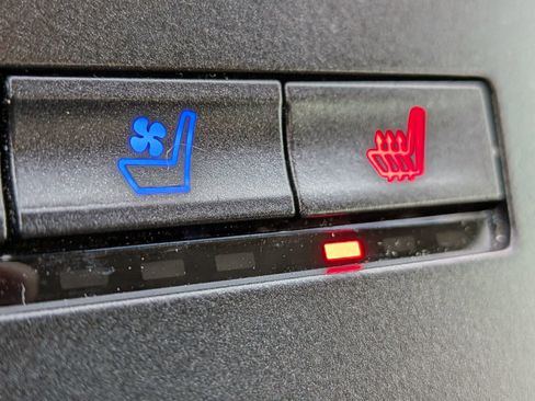 Used 2019 Lincoln Nautilus Reserve image 23