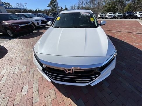Used 2022 Honda Accord Touring image 2