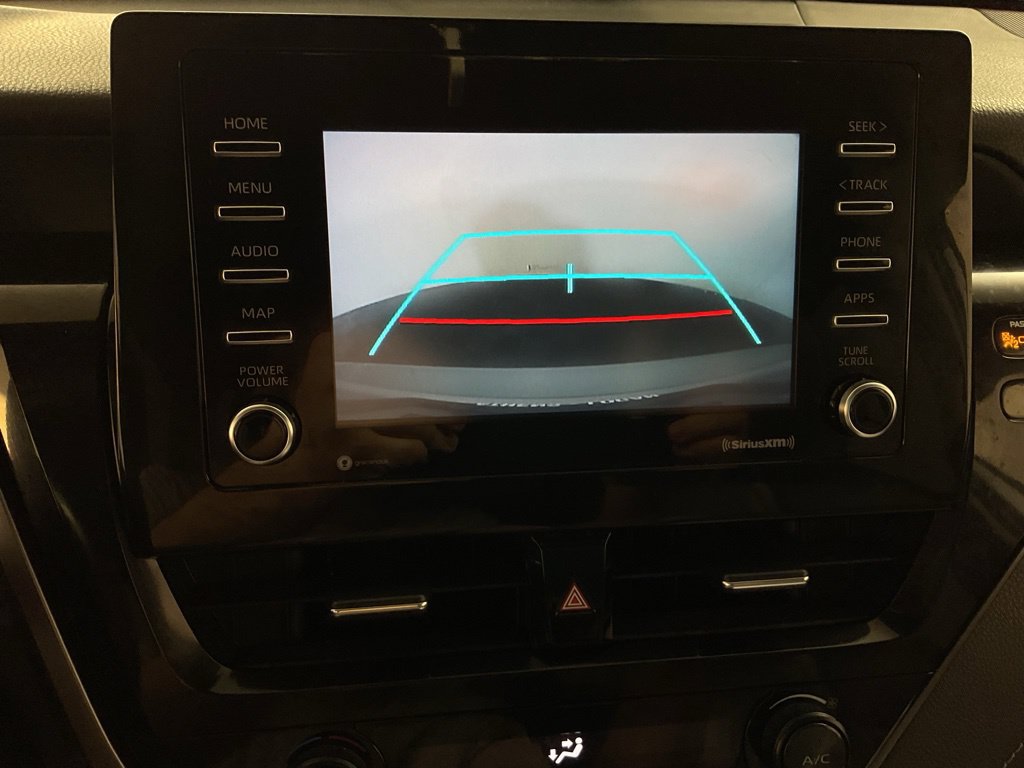 Used 2021 Toyota Camry SE FWD image 3