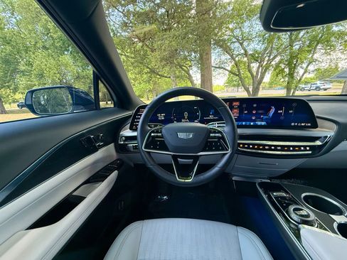Used 2024 Cadillac Lyriq Sport RWD image 45