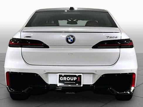 New 2026 BMW 750e xDrive w/ Premium Package AWD/4WD image 4