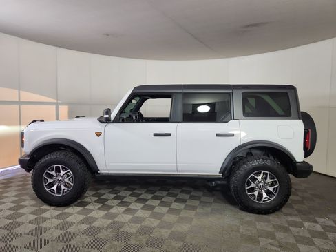 Used 2023 Ford Bronco Badlands image 4