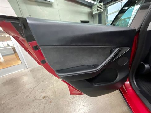 Used 2023 Tesla Model Y Performance AWD/4WD image 18