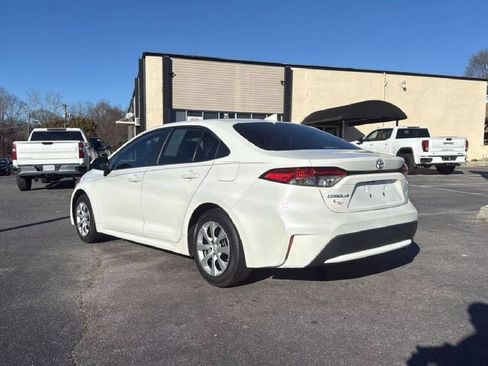 Used 2020 Toyota Corolla LE FWD image 4