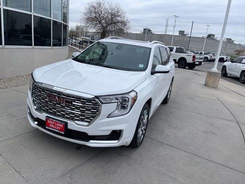 Used 2024 GMC Terrain Denali w/ Denali Premium Package AWD/4WD image 2
