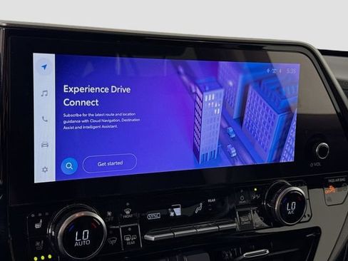 Used 2024 Toyota Highlander Limited image 14