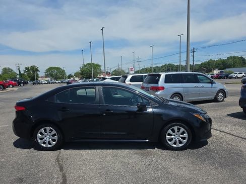 Used 2024 Toyota Corolla LE FWD image 3