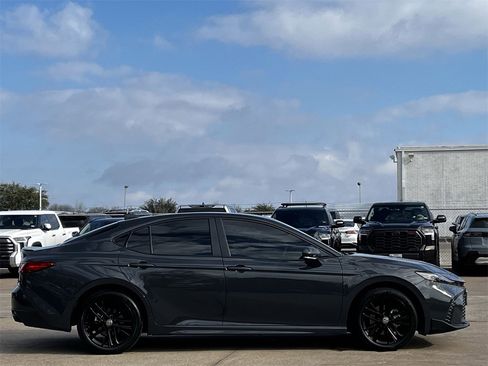 Used 2025 Toyota Camry Hybrid image 3