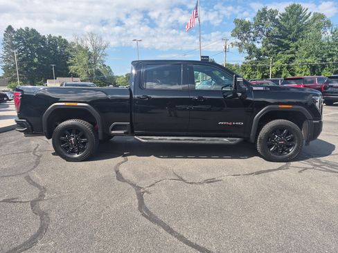 Used 2024 GMC Sierra 2500 AT4 w/ AT4 Preferred Package AWD/4WD image 6