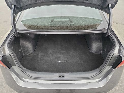 Used 2024 Nissan Altima 2.5 SV FWD image 28