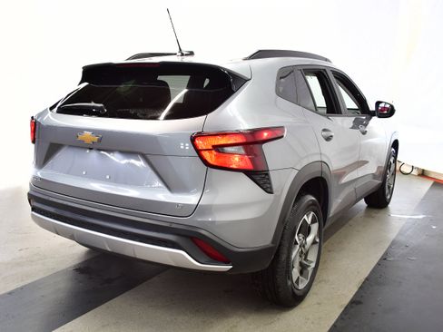 Used 2025 Chevrolet Trax LT w/ LT Convenience Package FWD image 37