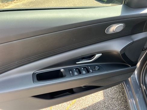 Used 2025 Hyundai Elantra SE image 10