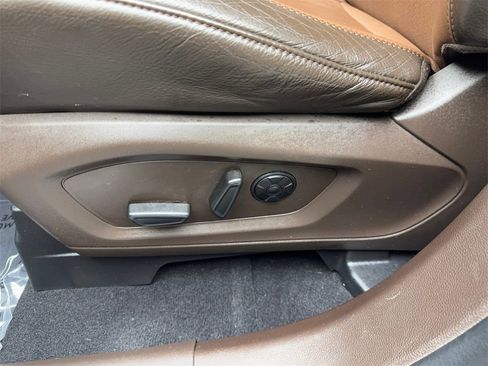 Used 2021 Ford Explorer King Ranch w/ Premium Technology Package image 28