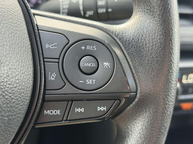 Used 2022 Toyota RAV4 XLE AWD/4WD image 26