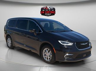 Used 2025 Chrysler Pacifica Select FWD video 1