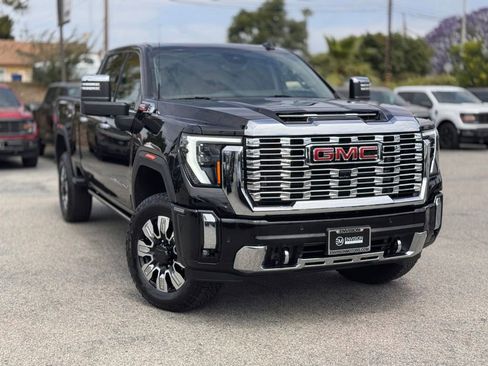 Used 2025 GMC Sierra 3500 Denali w/ Denali Reserve Package AWD/4WD image 2