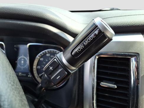 Used 2019 Nissan Titan SV w/ SV Convenience Package AWD/4WD image 25