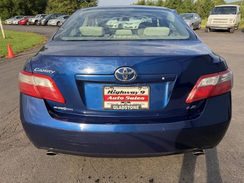 Used 2009 Toyota Camry LE FWD image 3