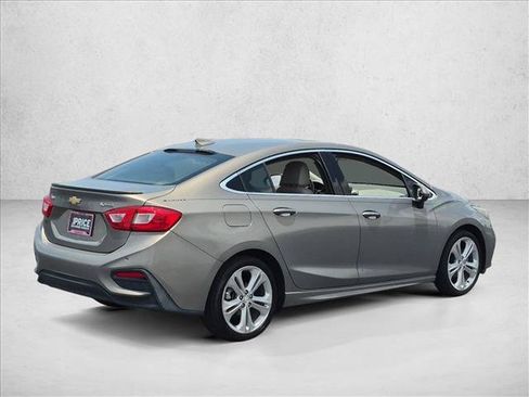 Used 2018 Chevrolet Cruze Premier FWD image 5