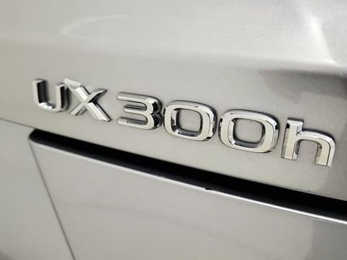 Used 2025 Lexus UX 300h FWD w/ Accessory Package (Z1) image 32