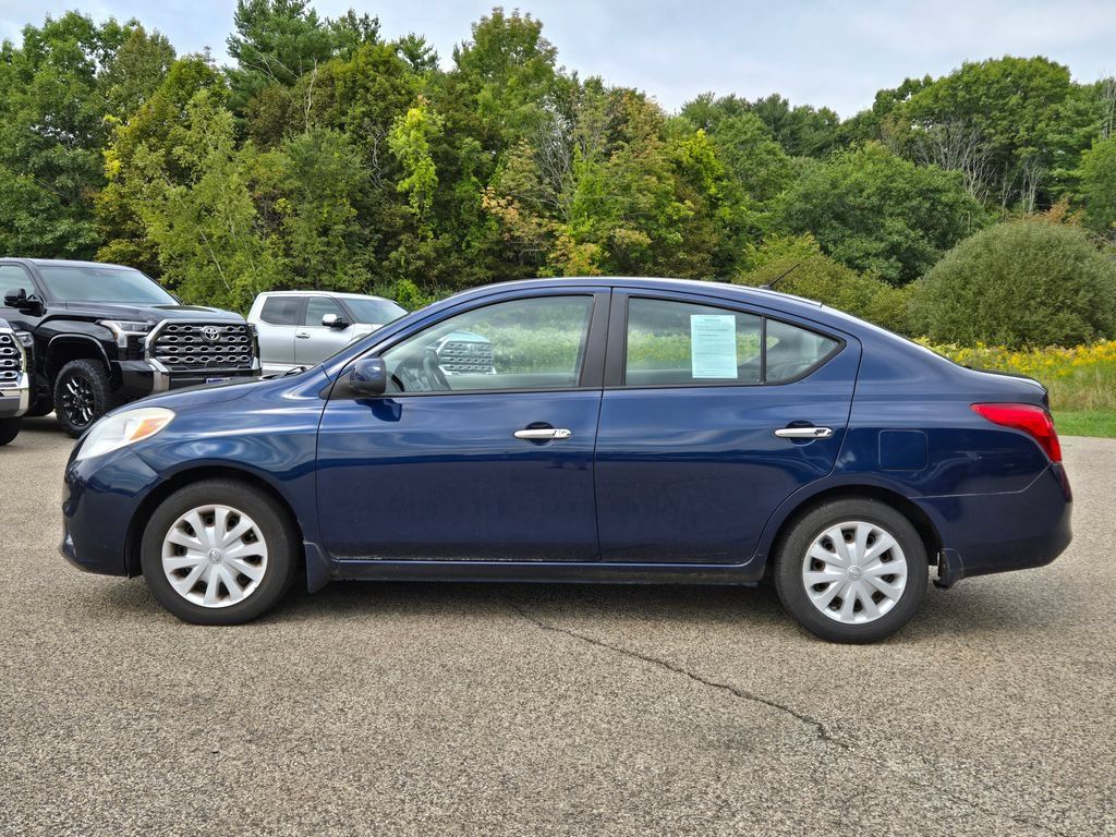 Used 2012 Nissan Versa SV FWD image 2