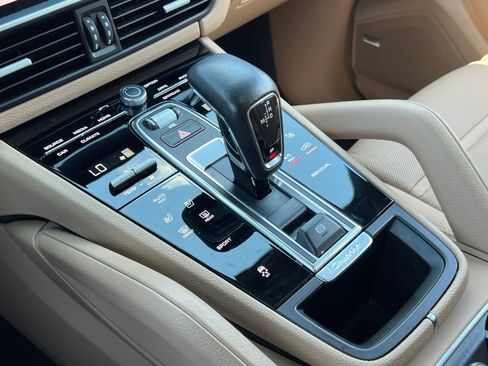 Certified 2023 Porsche Cayenne Platinum Edition AWD/4WD image 29