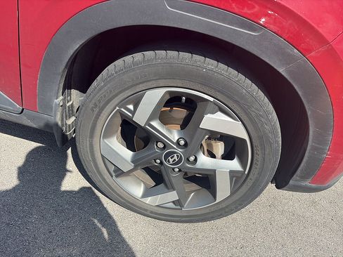 Used 2023 Hyundai Venue Limited FWD image 3