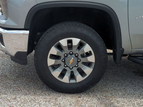 Used 2025 Chevrolet Silverado 2500 LT AWD/4WD image 32
