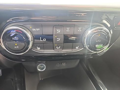 Used 2025 Chevrolet Trax LT w/ LT Convenience Package FWD image 13