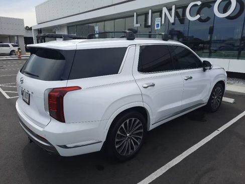 Used 2025 Hyundai Palisade Calligraphy FWD image 3