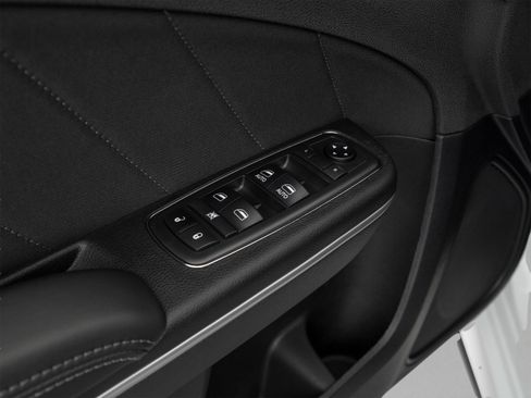 Used 2019 Dodge Charger SXT w/ Leather Interior Group RWD image 13