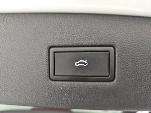 Used 2024 Volkswagen Tiguan SE R-Line image 33