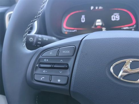 New 2025 Hyundai Venue Limited image 29