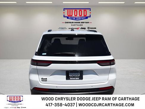 Used 2024 Jeep Grand Cherokee Altitude AWD/4WD image 4