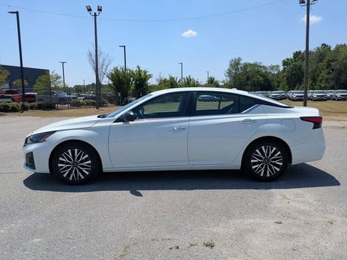 Used 2025 Nissan Altima 2.5 SV FWD image 6