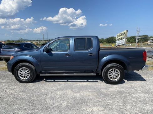 Used 2014 Nissan Frontier SV RWD image 8