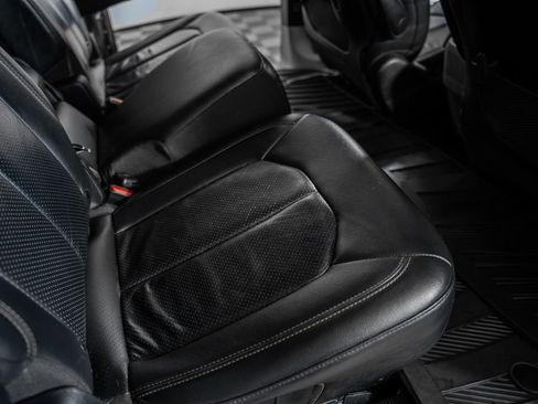 Used 2018 Chrysler Pacifica Touring-L image 32