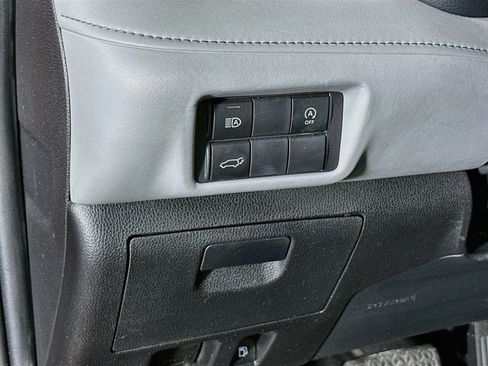 Used 2023 Toyota Highlander XLE FWD image 17