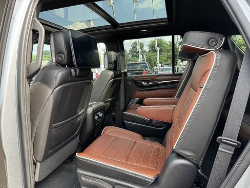 Used 2023 GMC Yukon Denali Ultimate w/ LPO, Floor Liner Package image 4