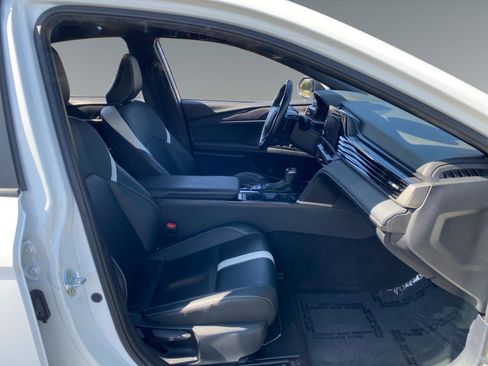 Used 2025 Toyota Camry SE image 15