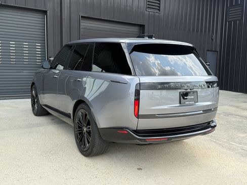 Used 2024 Land Rover Range Rover SE AWD/4WD image 3