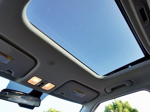 Certified 2025 Hyundai Venue SEL FWD image 22
