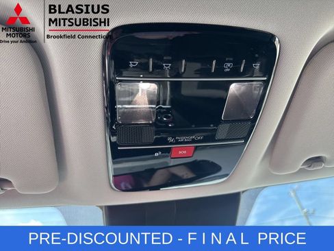 Used 2025 Hyundai Santa Fe SEL FWD image 30