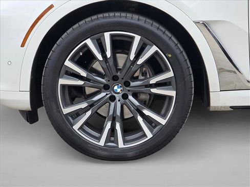 Used 2022 BMW X7 xDrive40i w/ Premium Package image 9