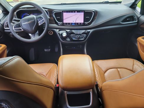 Used 2022 Chrysler Pacifica Pinnacle FWD image 18