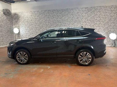 Used 2024 Toyota Venza XLE AWD/4WD image 4