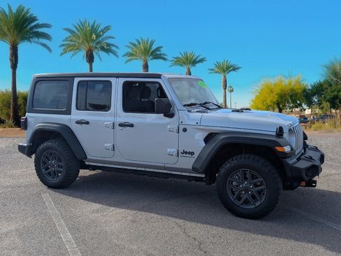Used 2024 Jeep Wrangler Sport S image 7