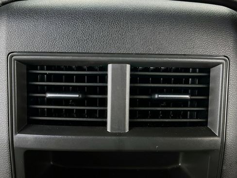 Used 2021 Volkswagen Atlas Cross Sport SE w/ Panoramic Sunroof Package image 18